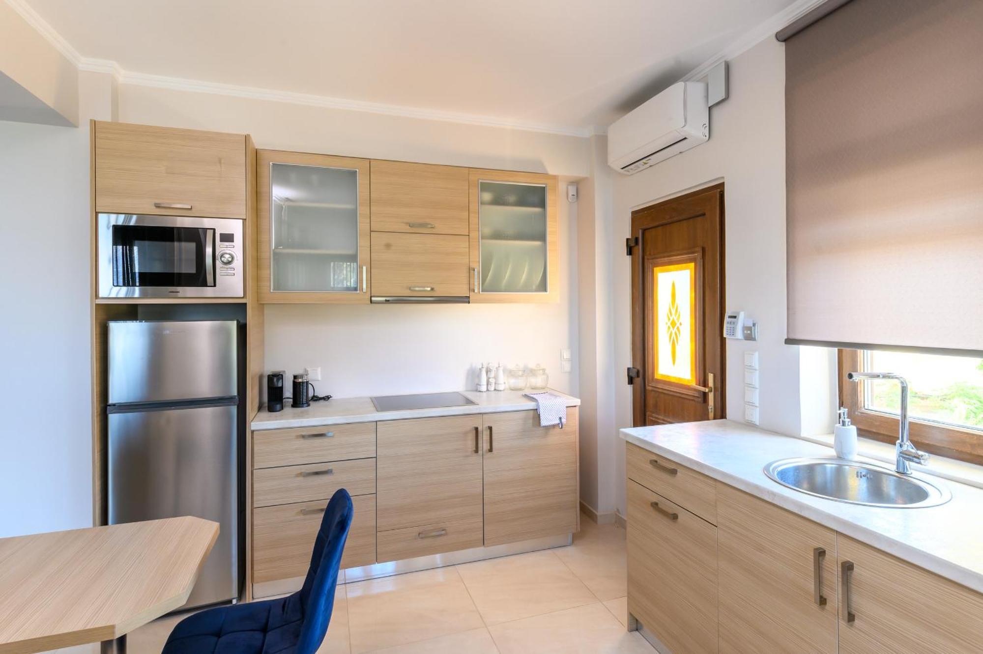 Villa Filoxenia - By The Sea - Up To 12 Guests Kato Rodini Номер фото